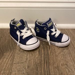 Like NEW Navy Converse Toddler 5C